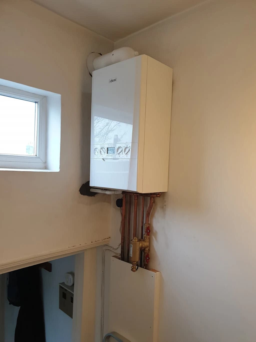 New Ideal combi boiler installed in the same spot with fresh copper pipework